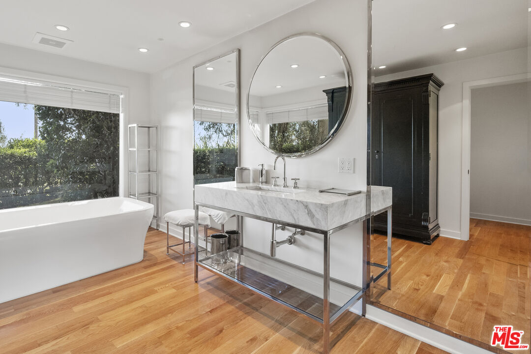 13679 Mulholland Dr, Beverly Hills