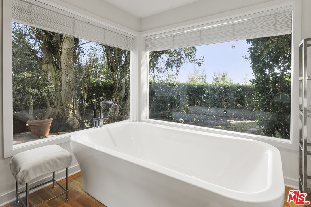 13679 Mulholland Dr, Beverly Hills