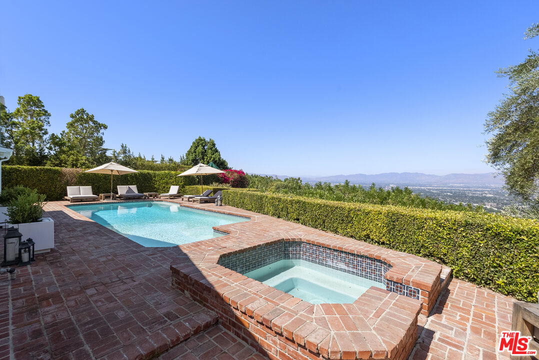 13679 Mulholland Dr, Beverly Hills