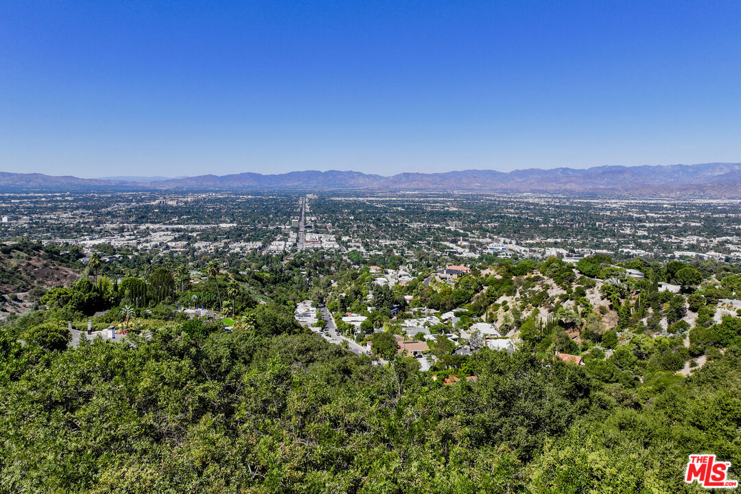 13679 Mulholland Dr, Beverly Hills