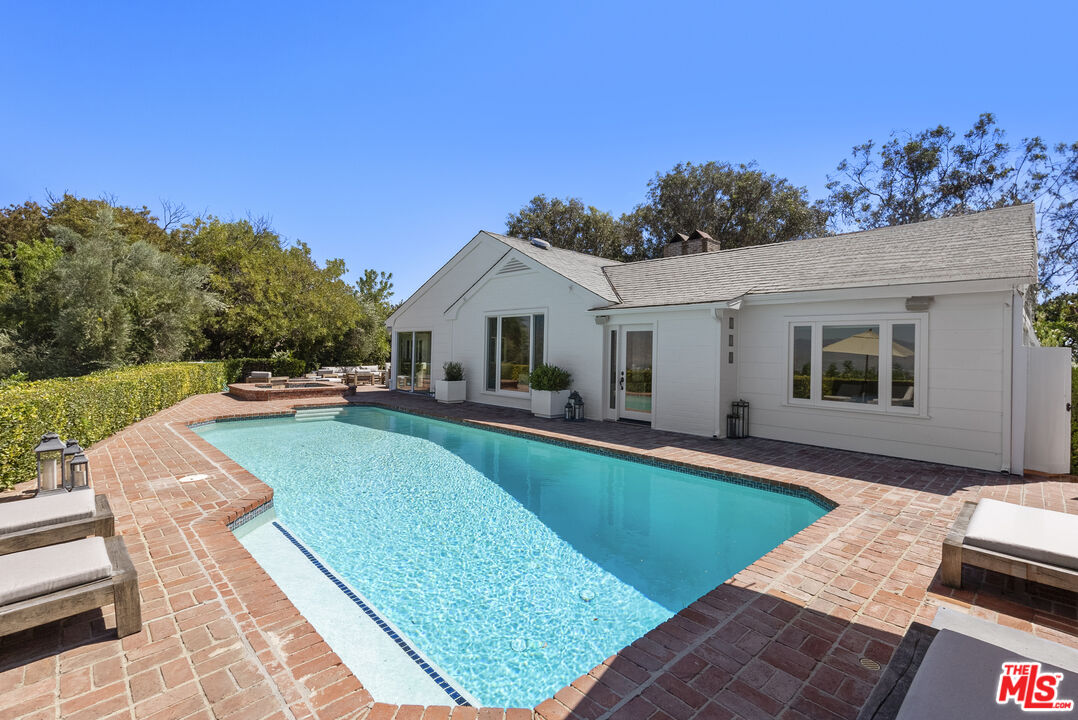 13679 Mulholland Dr, Beverly Hills