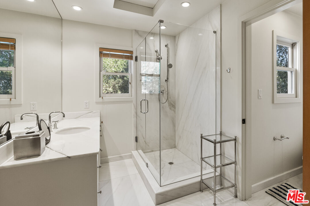 13679 Mulholland Dr, Beverly Hills