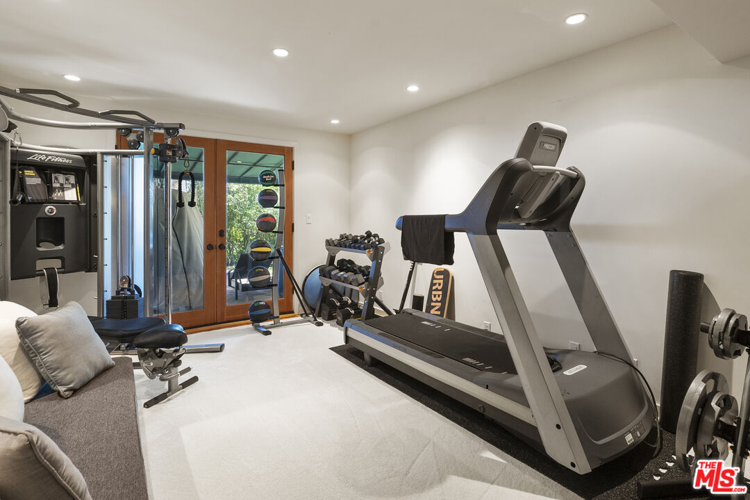 13679 Mulholland Dr, Beverly Hills