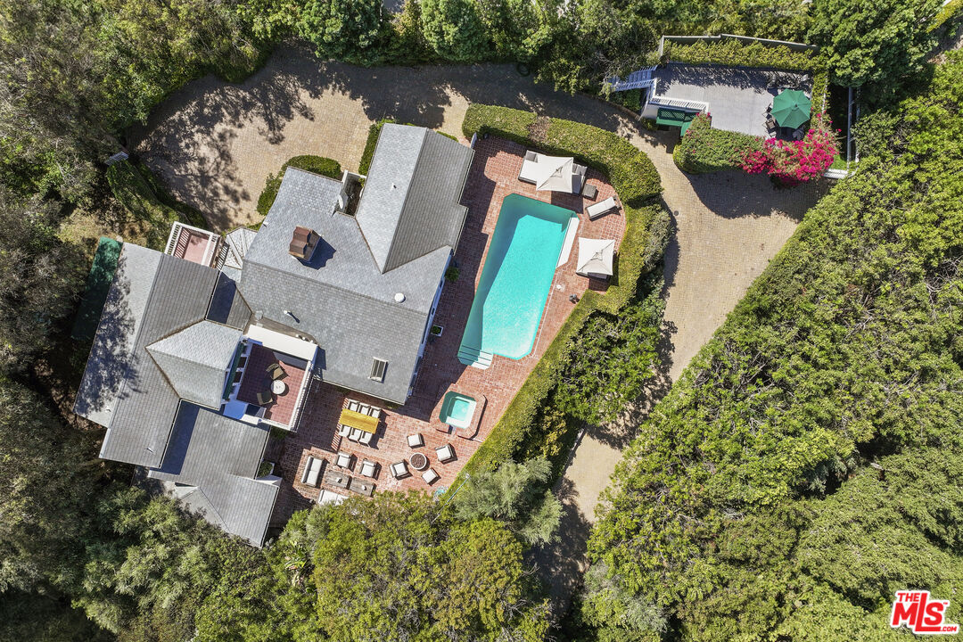 13679 Mulholland Dr, Beverly Hills