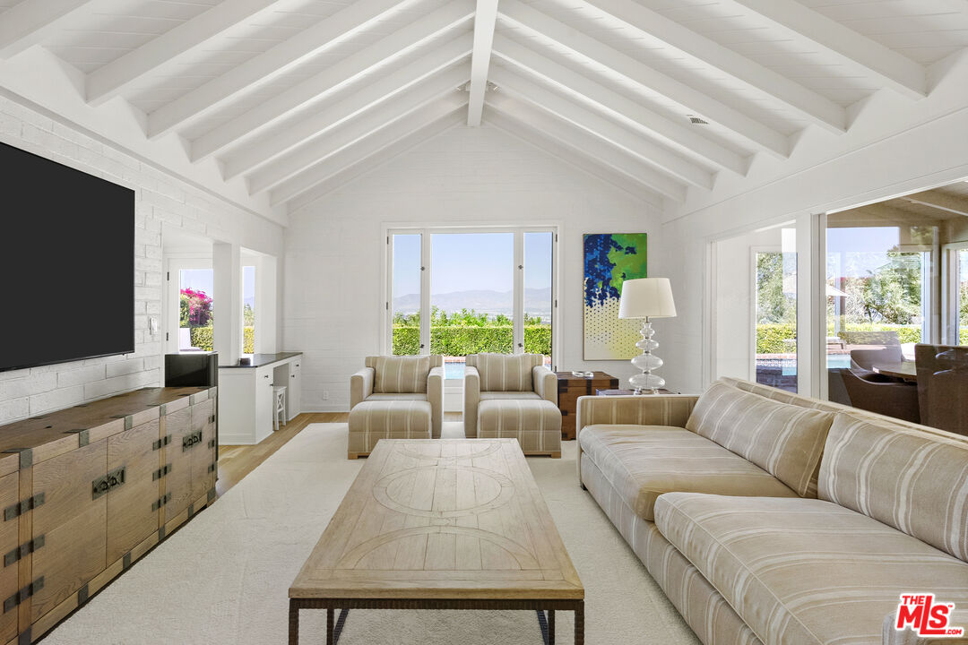 13679 Mulholland Dr, Beverly Hills