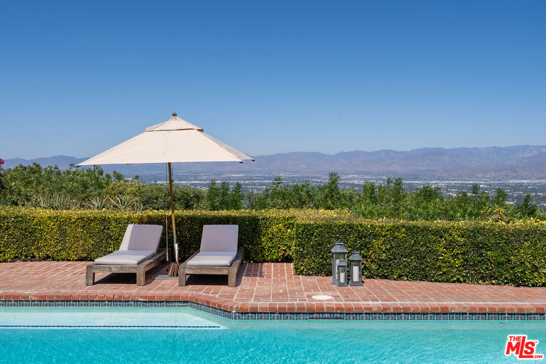 13679 Mulholland Dr, Beverly Hills