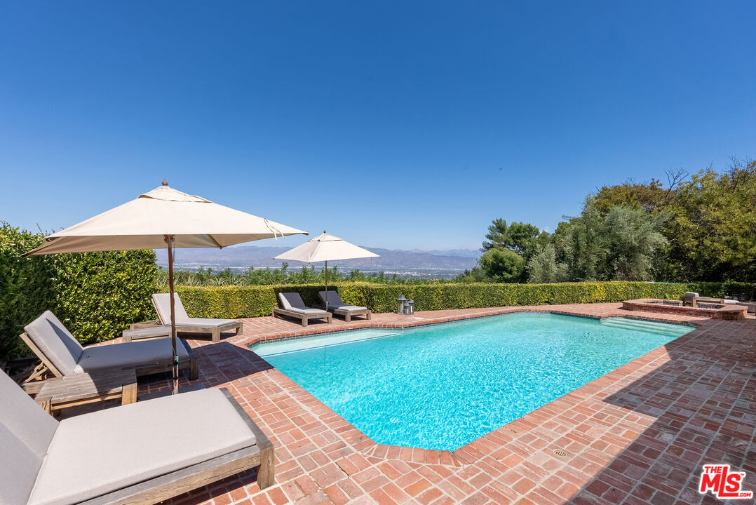 13679 Mulholland Dr, Beverly Hills