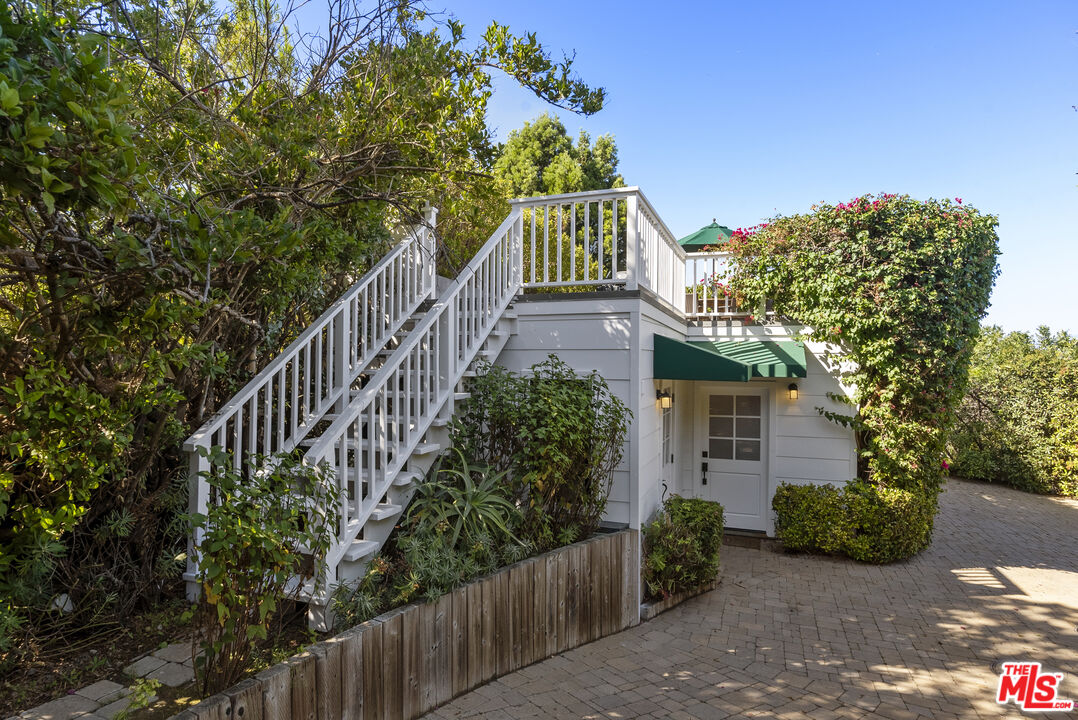 13679 Mulholland Dr, Beverly Hills
