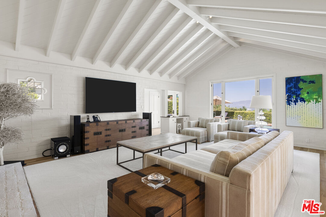 13679 Mulholland Dr, Beverly Hills