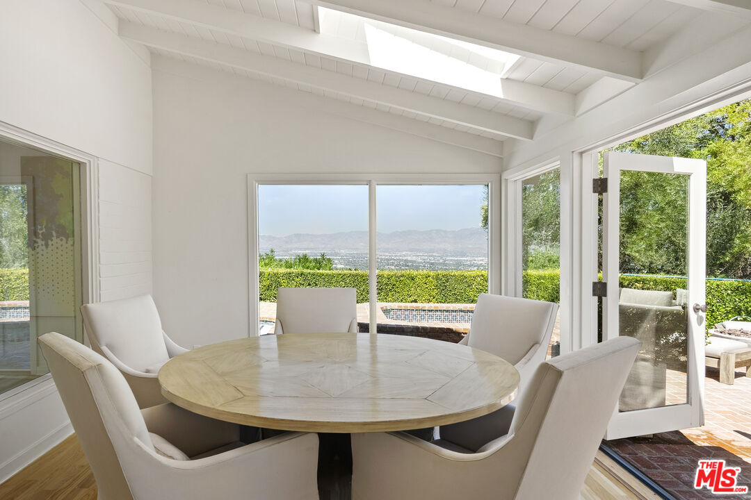 13679 Mulholland Dr, Beverly Hills