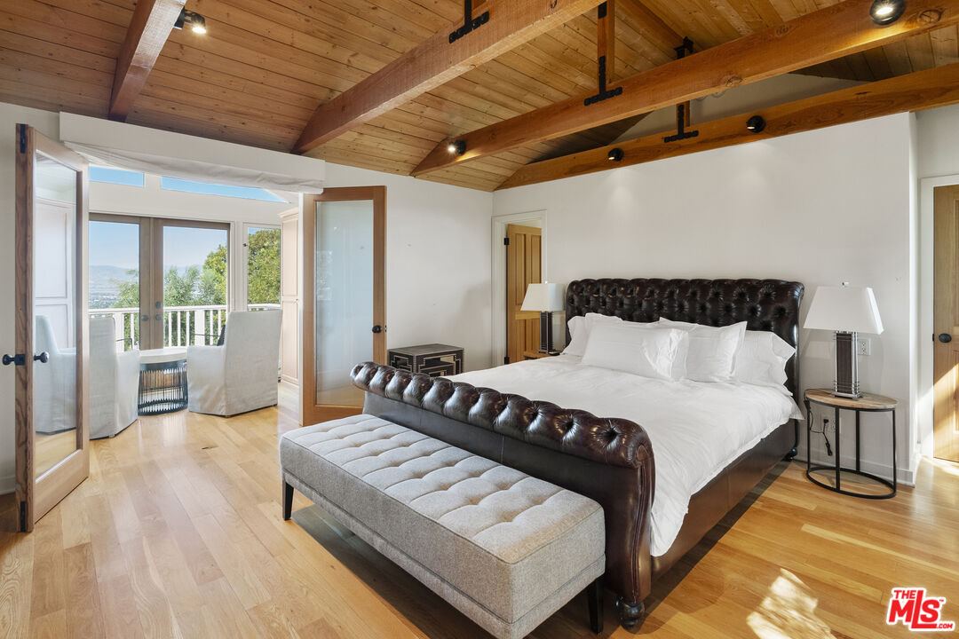 13679 Mulholland Dr, Beverly Hills