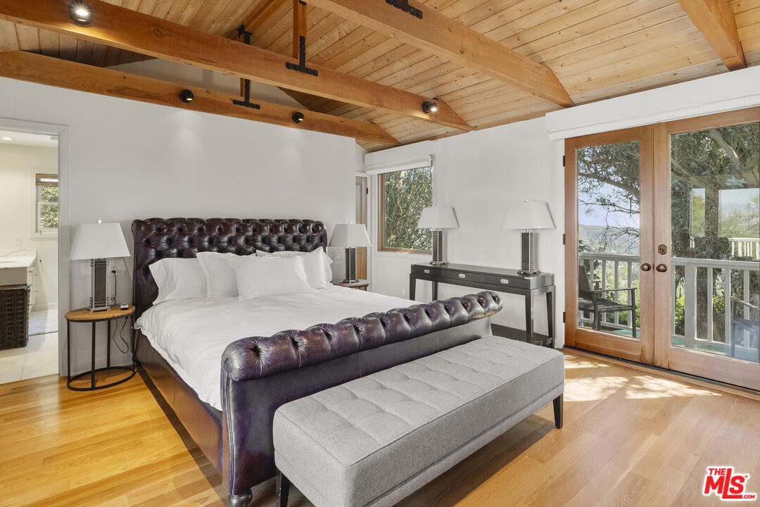 13679 Mulholland Dr, Beverly Hills