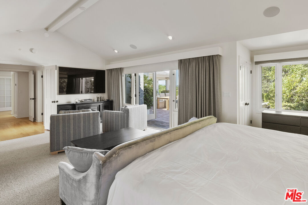 13679 Mulholland Dr, Beverly Hills