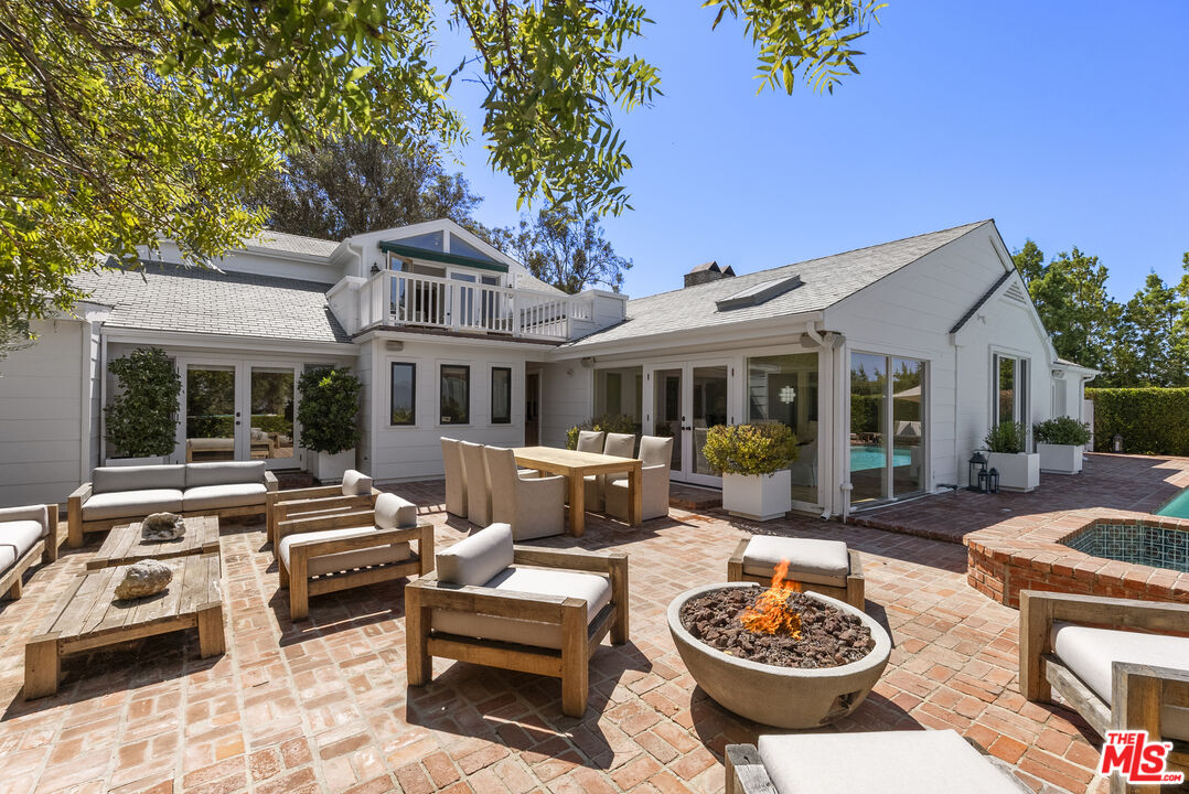 13679 Mulholland Dr, Beverly Hills
