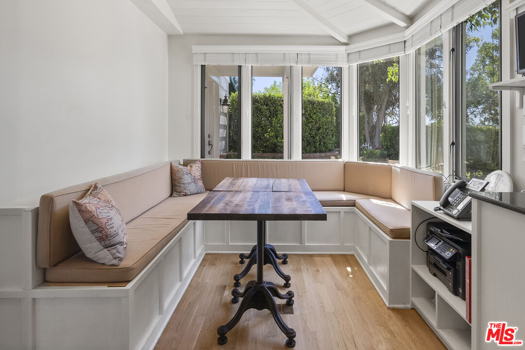 13679 Mulholland Dr, Beverly Hills