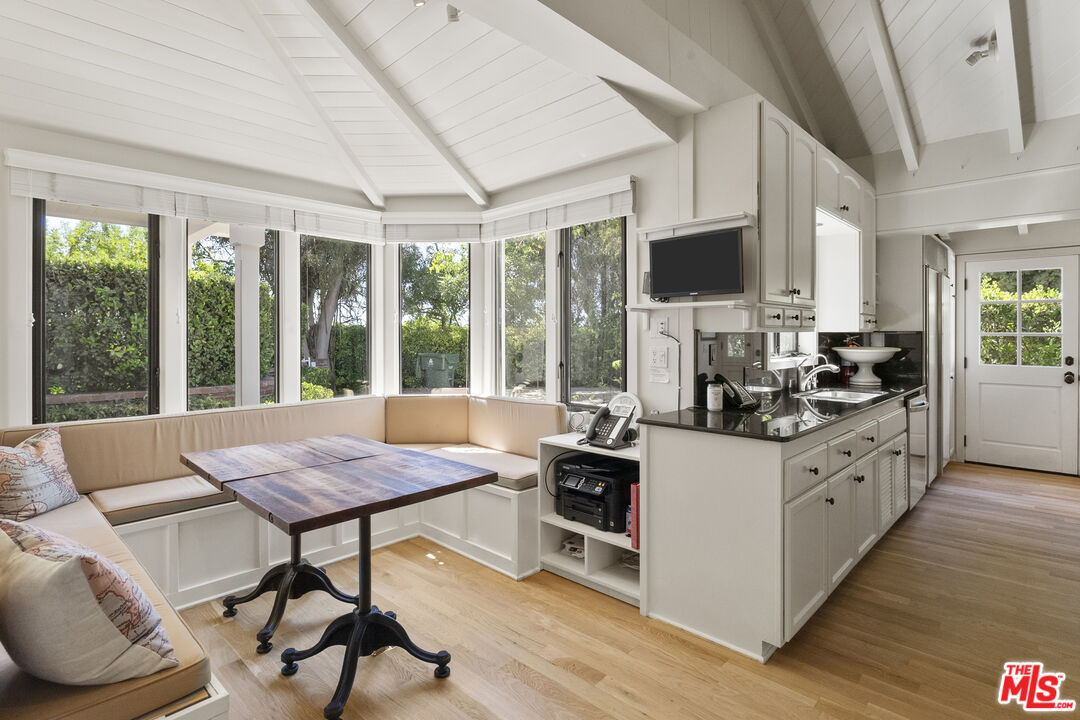 13679 Mulholland Dr, Beverly Hills