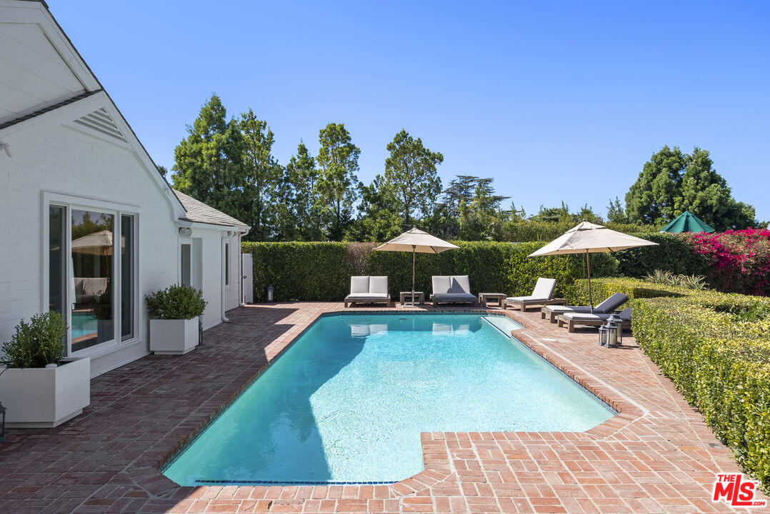 13679 Mulholland Dr, Beverly Hills