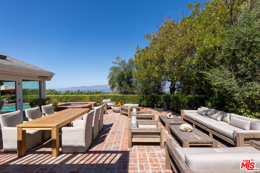 13679 Mulholland Dr, Beverly Hills