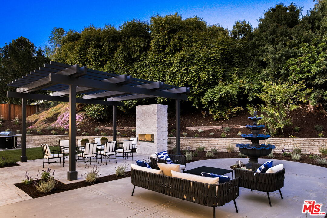890 Falmouth St, Thousand Oaks