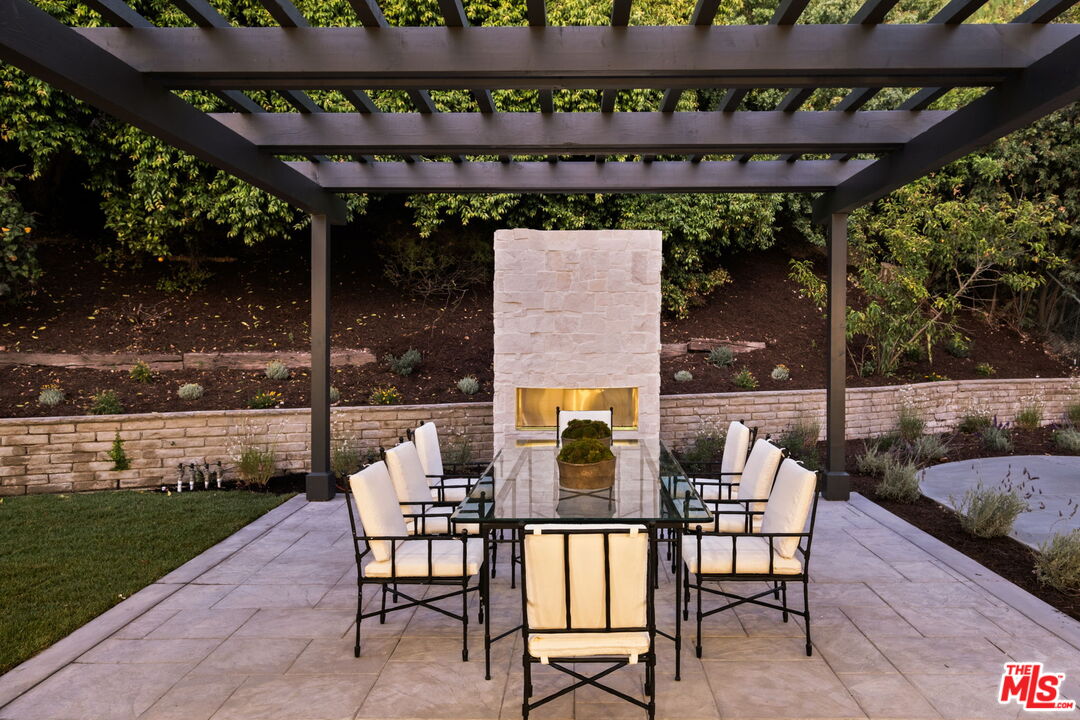 890 Falmouth St, Thousand Oaks