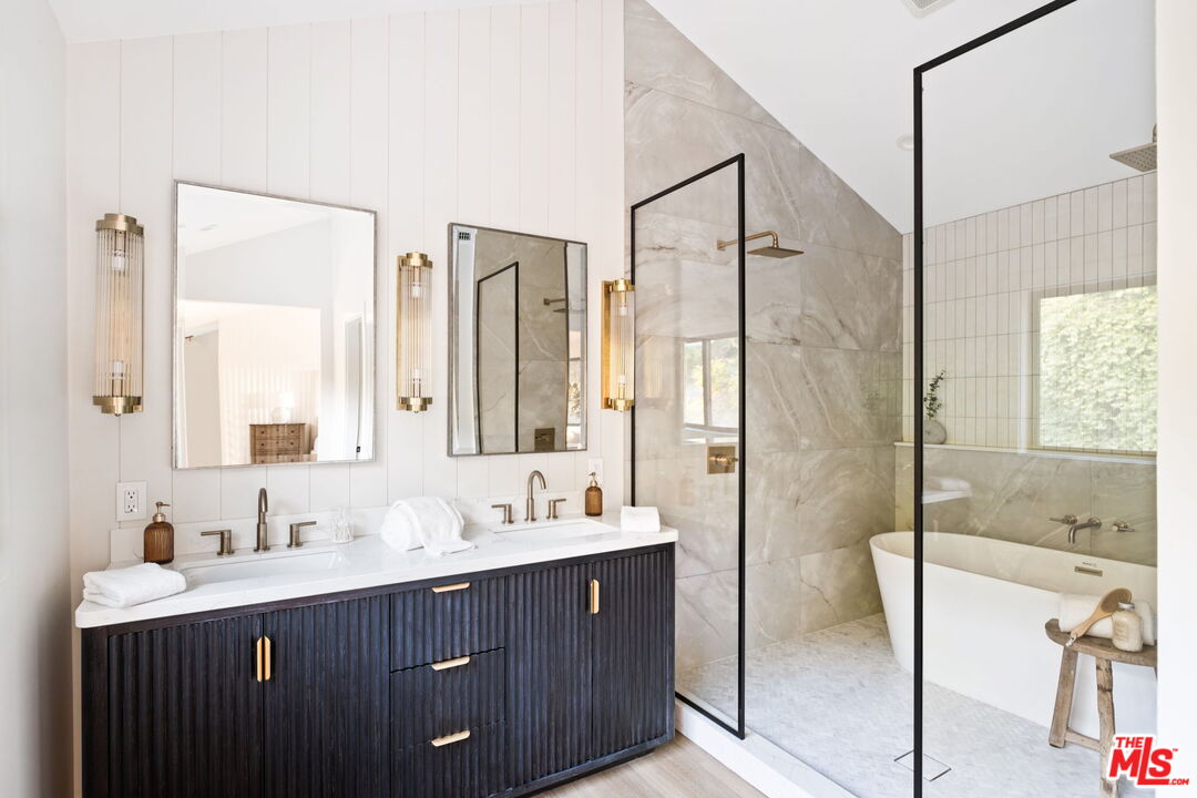 890 Falmouth St, Thousand Oaks