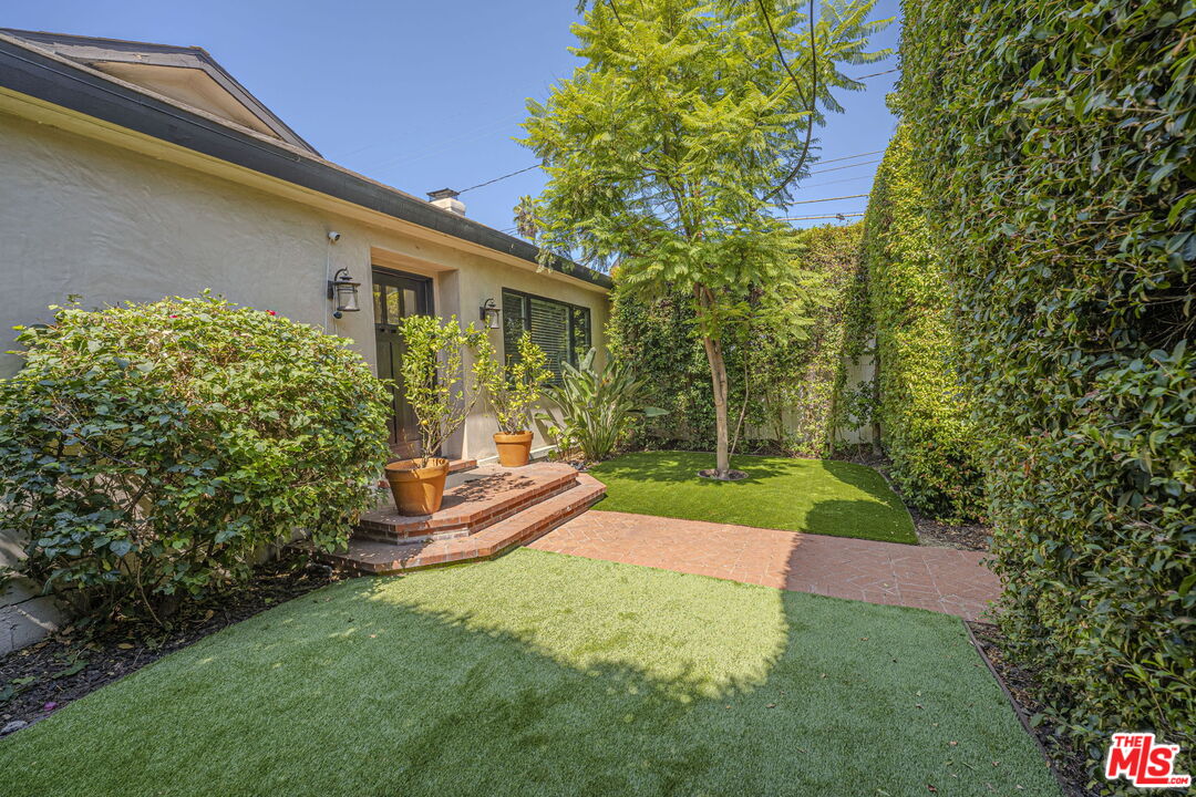 645 N Sierra Bonita Ave, Beverly Center