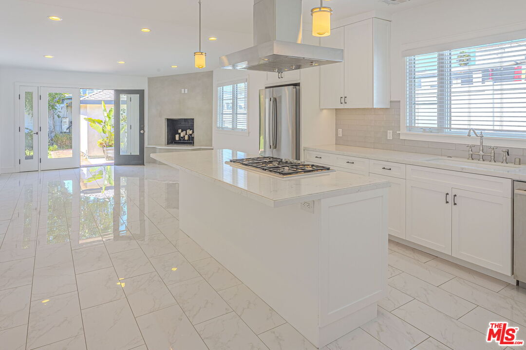 645 N Sierra Bonita Ave, Beverly Center