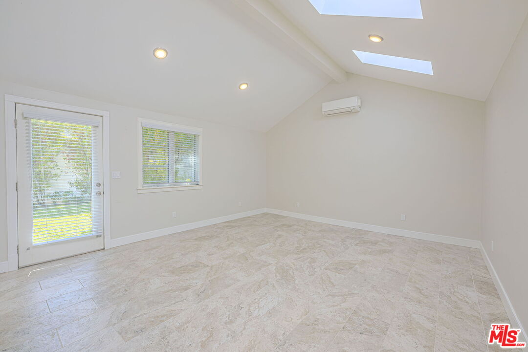 645 N Sierra Bonita Ave, Beverly Center