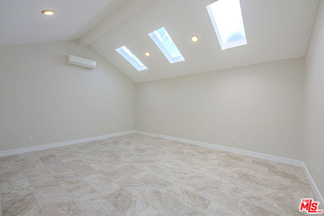 645 N Sierra Bonita Ave, Beverly Center