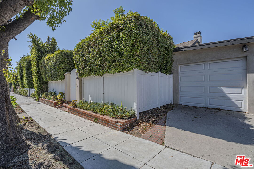 645 N Sierra Bonita Ave, Beverly Center