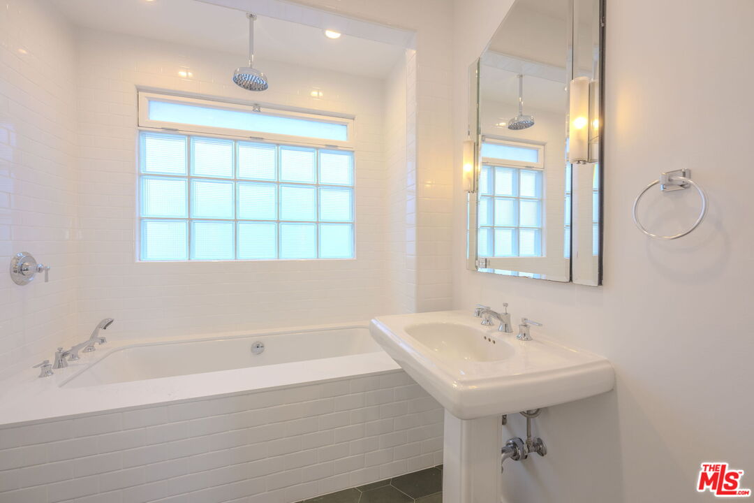 645 N Sierra Bonita Ave, Beverly Center