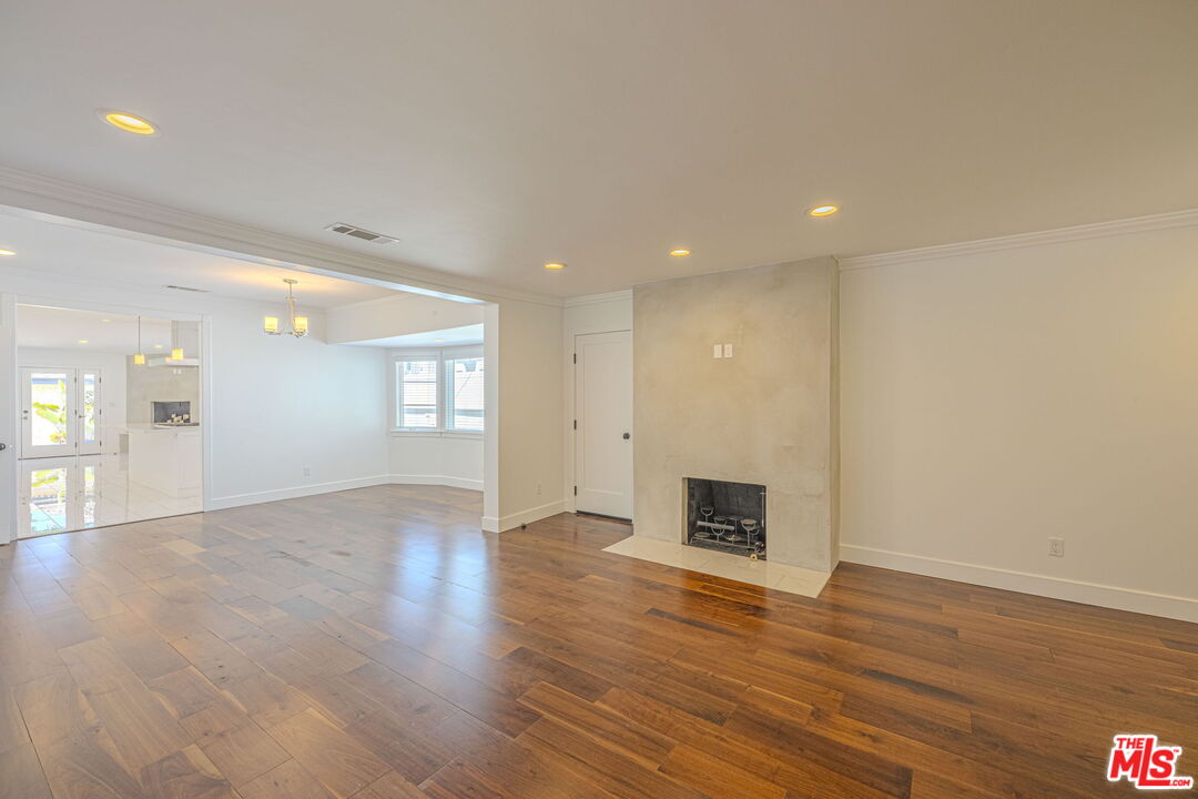 645 N Sierra Bonita Ave, Beverly Center