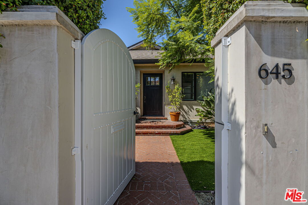 645 N Sierra Bonita Ave, Beverly Center