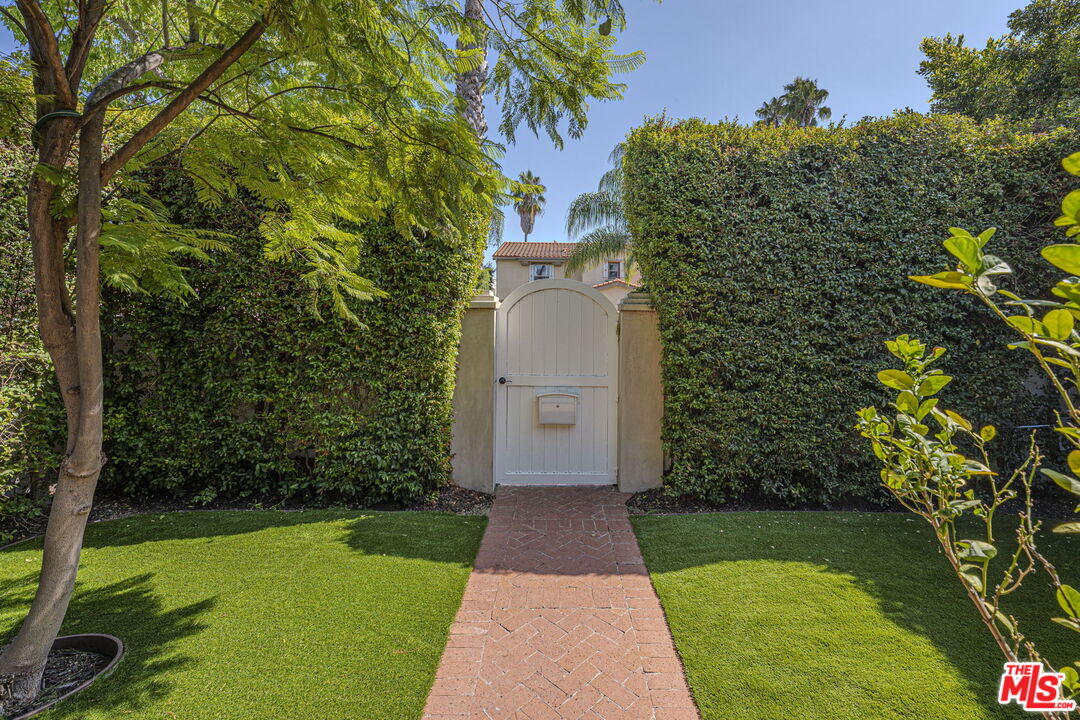 645 N Sierra Bonita Ave, Beverly Center