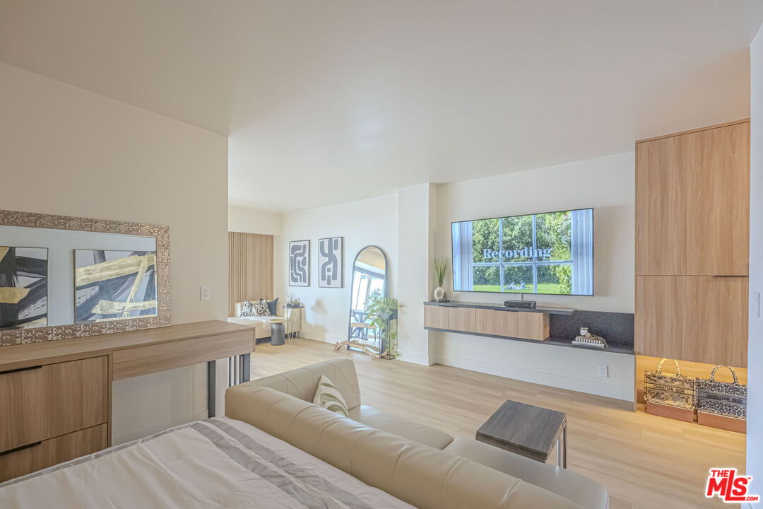 999 N Doheny Dr Unit: 307