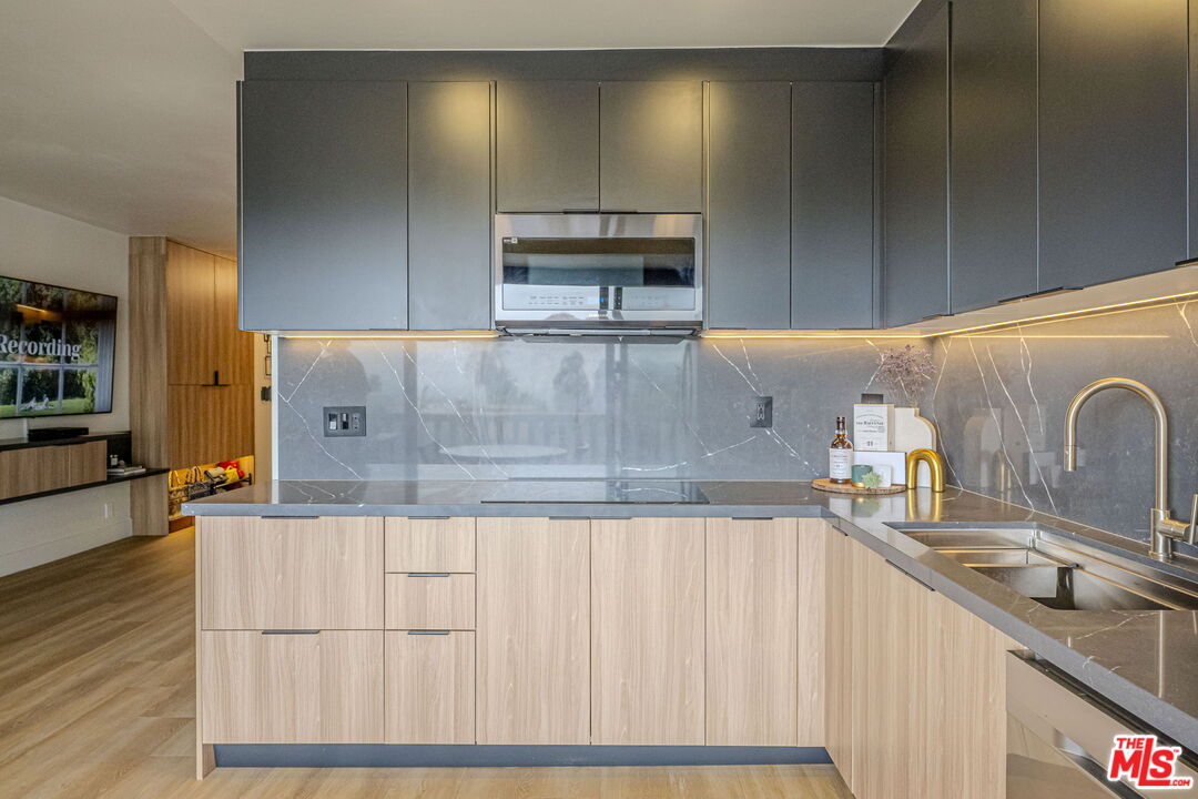 999 N Doheny Dr Unit: 307