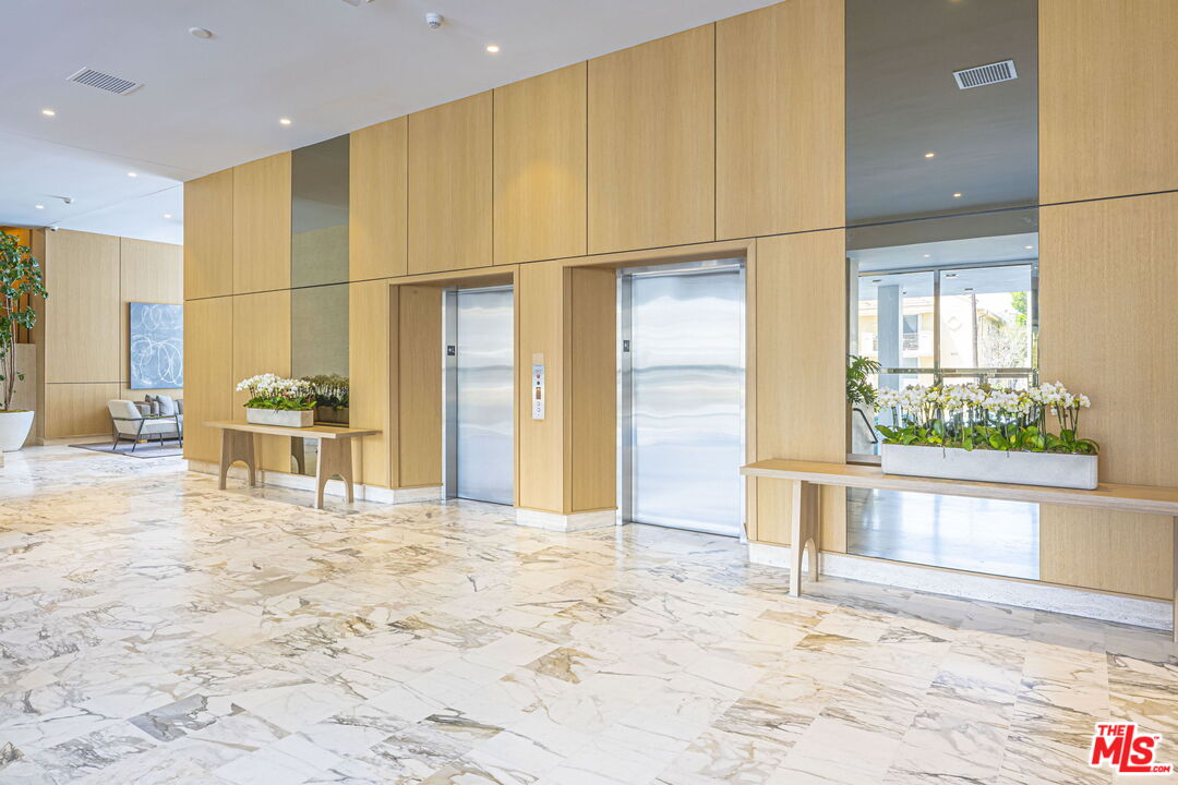 999 N Doheny Dr Unit: 307