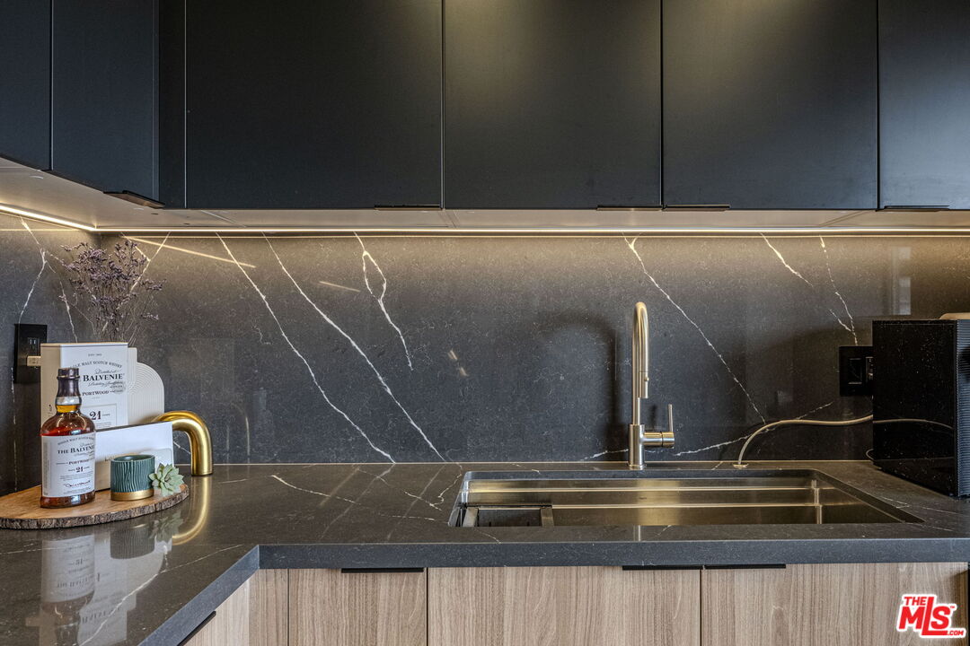 999 N Doheny Dr Unit: 307