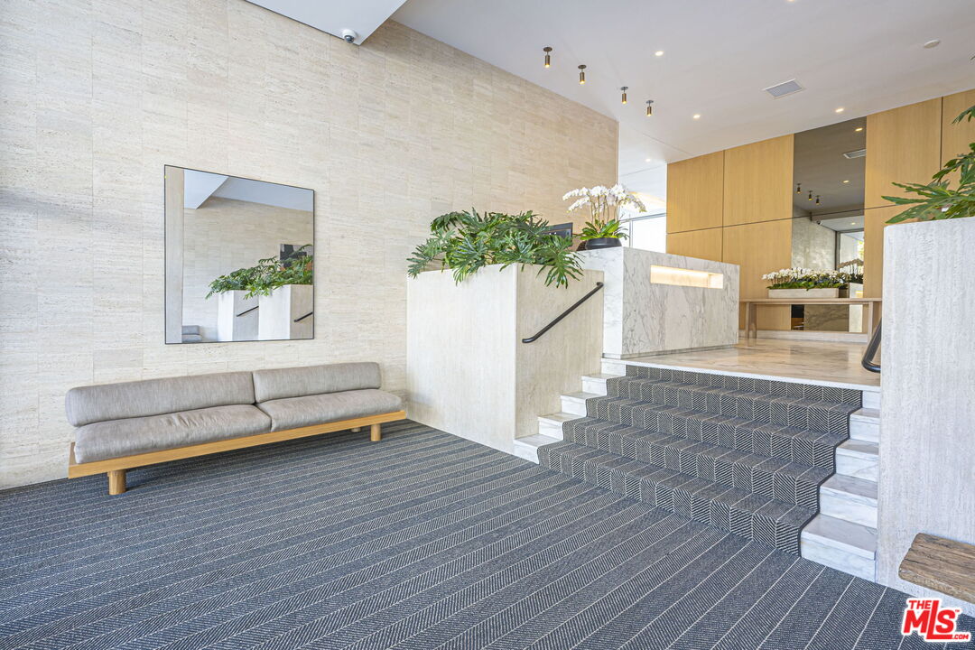 999 N Doheny Dr Unit: 307
