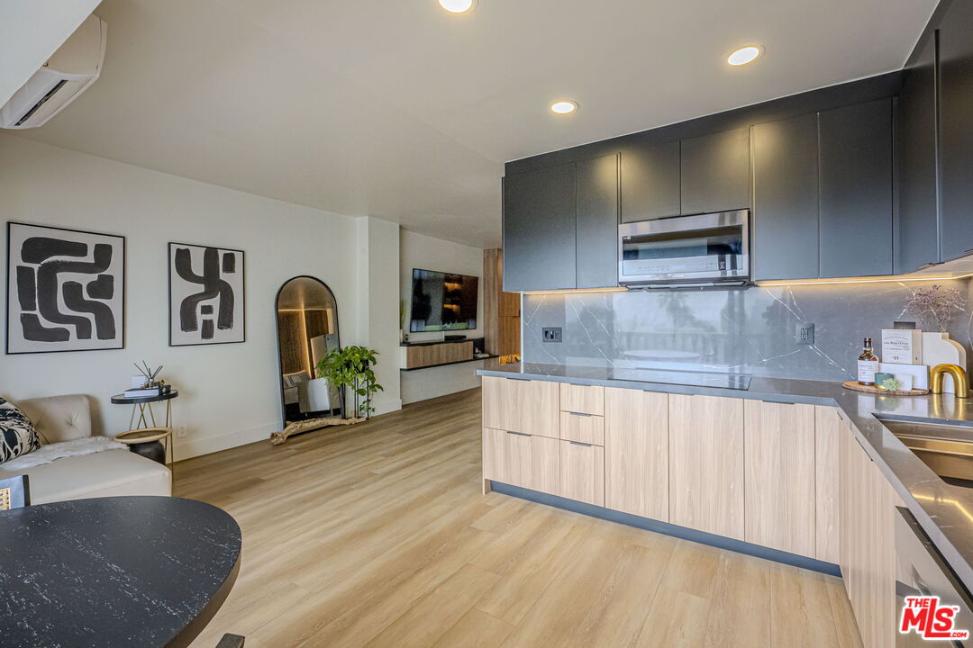 999 N Doheny Dr Unit: 307