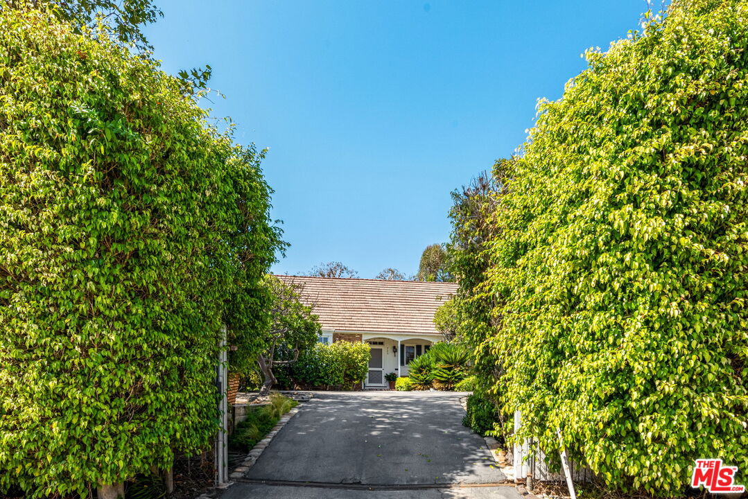 765 Amalfi Dr, Pacific Palisades