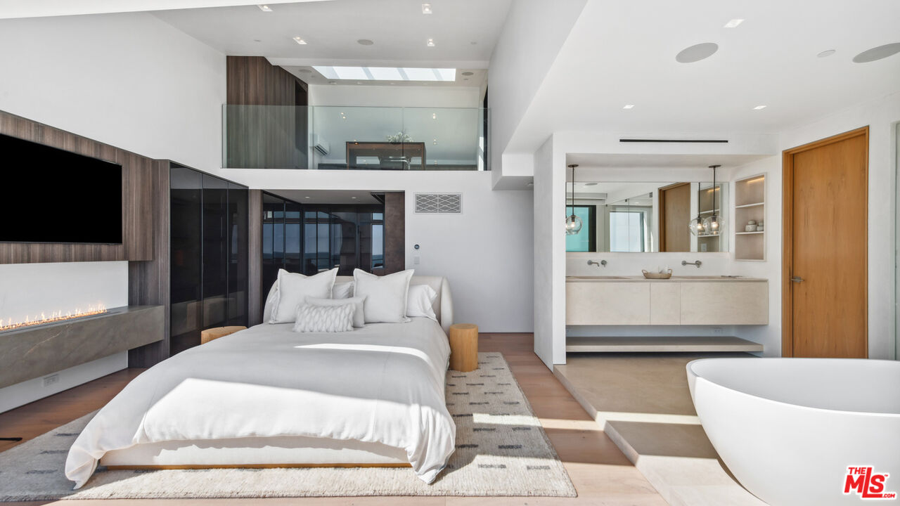 18954 Pacific Coast Highway, Malibu
