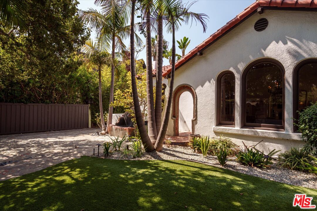 853 Hauser Blvd