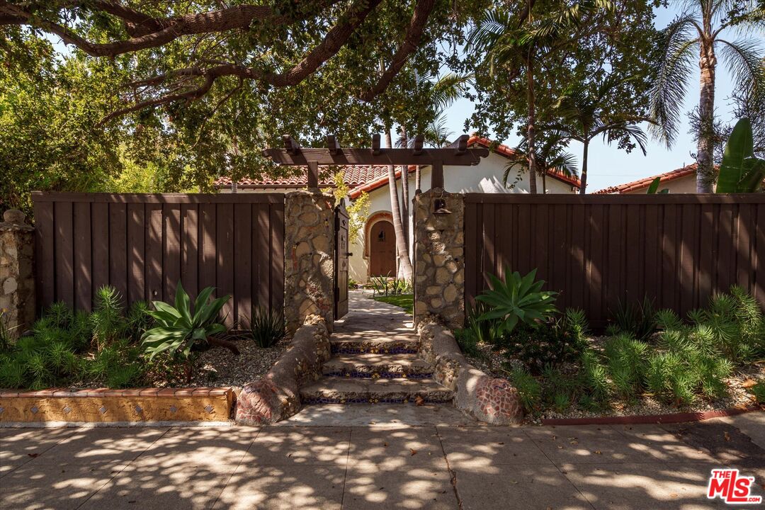853 Hauser Blvd