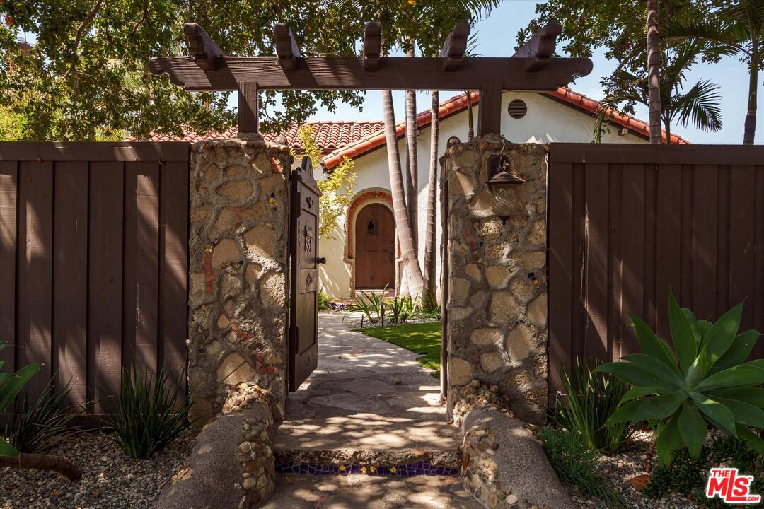 853 Hauser Blvd