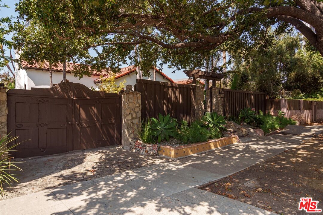 853 Hauser Blvd
