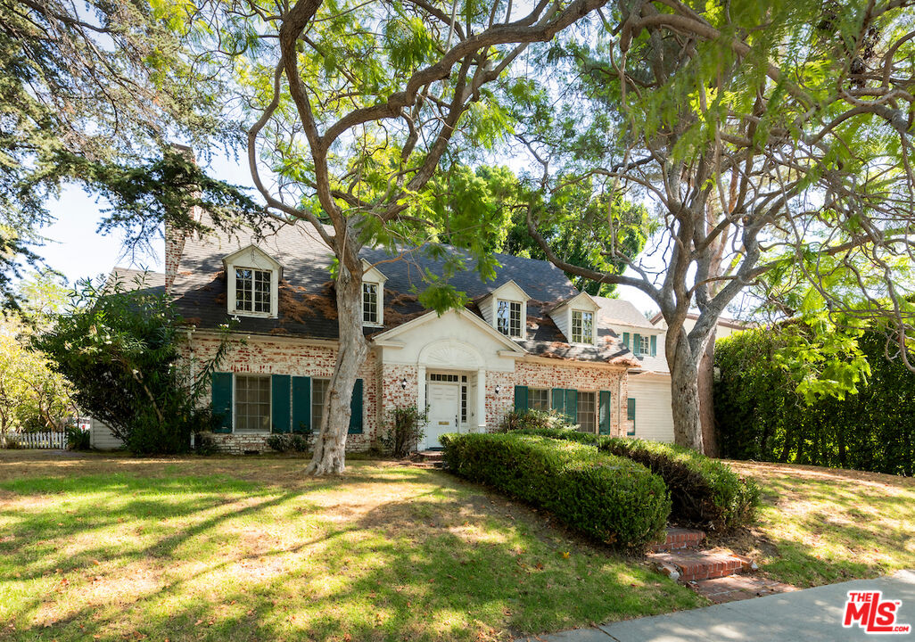 600 Warner Ave, Westwood