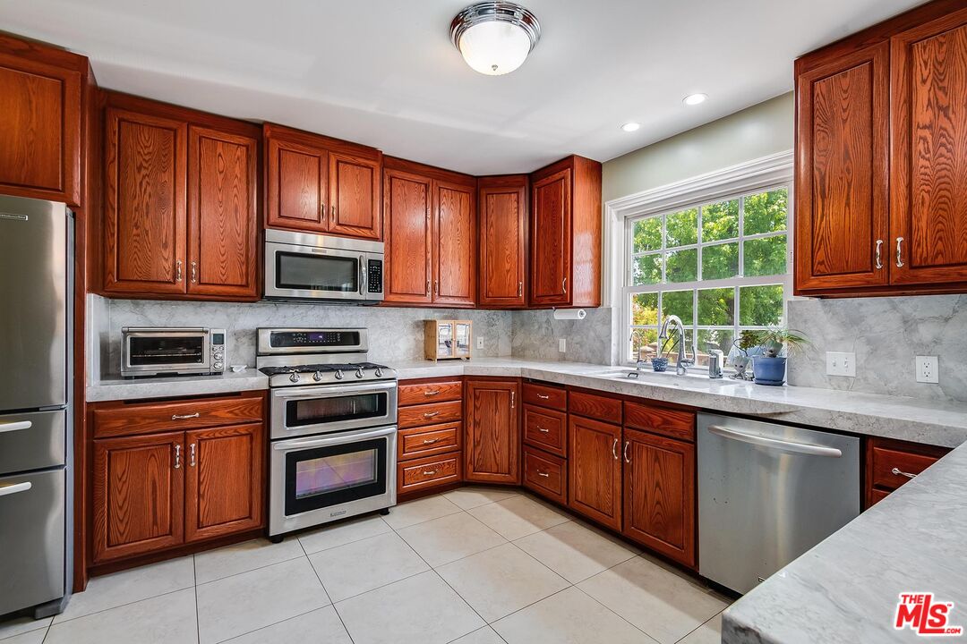2424 Prospect Ave, Montrose