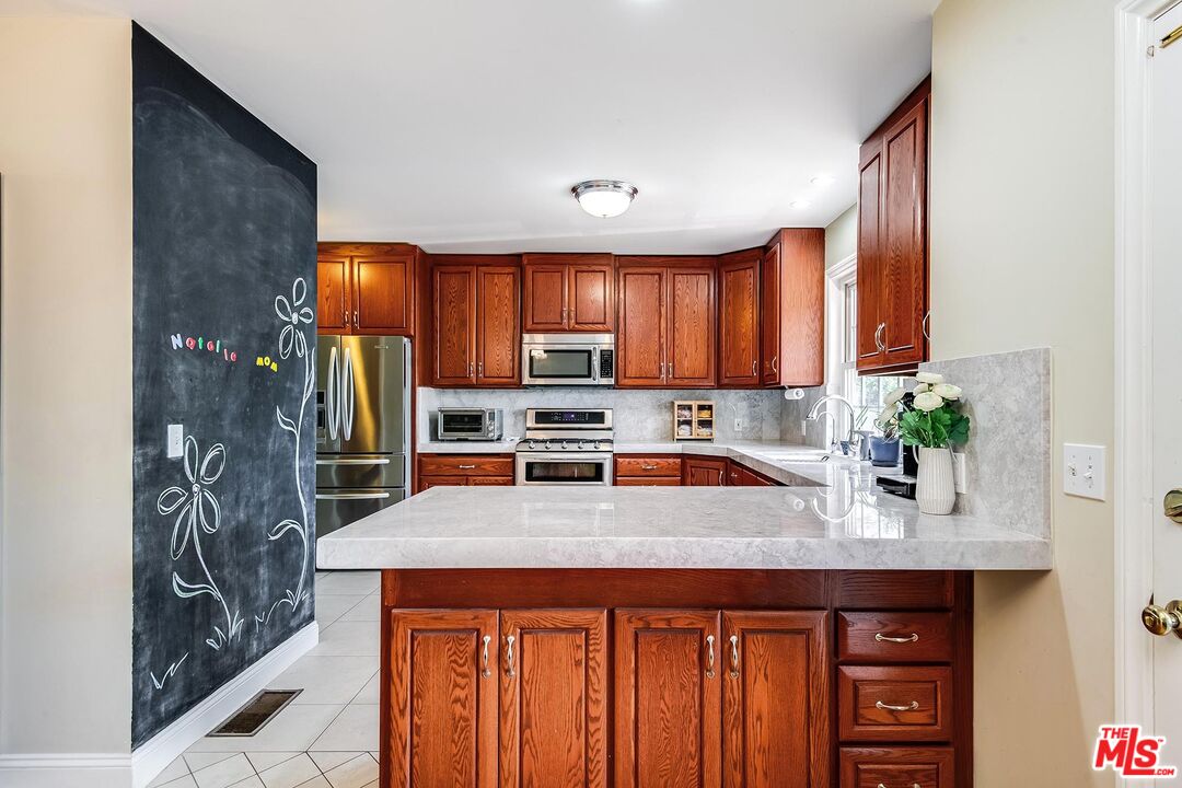 2424 Prospect Ave, Montrose