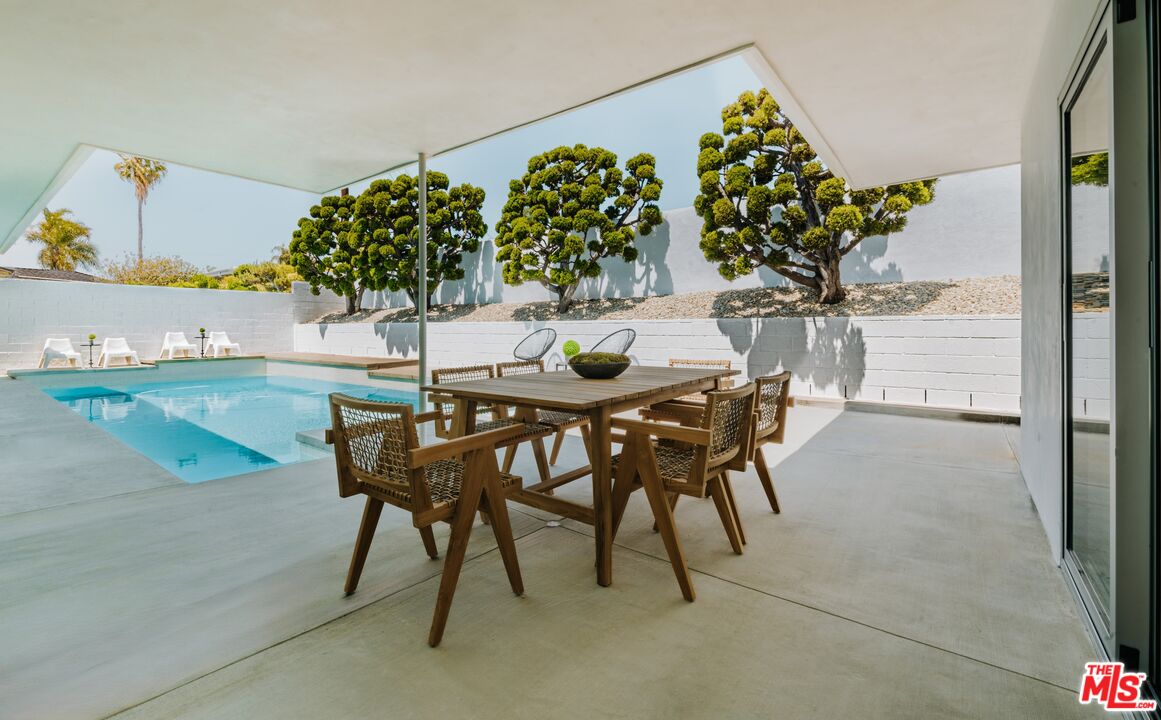 6412 S Holt Ave, Ladera Heights